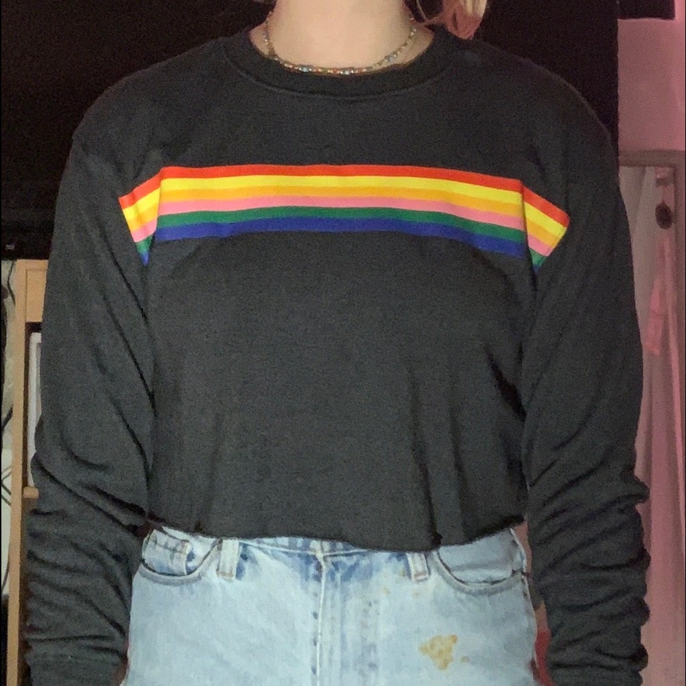 cropped long sleeved shirt